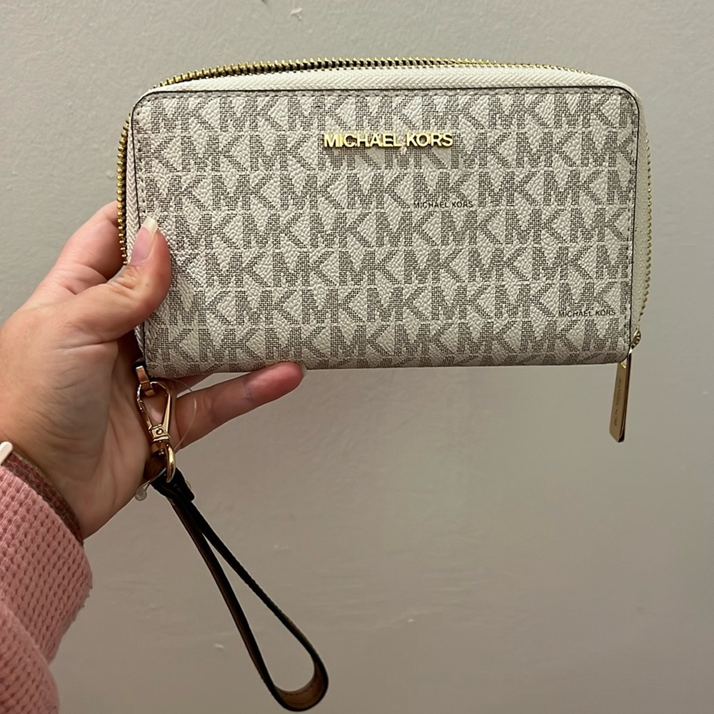 Michael Kors white wallet NEW WITH TAGS